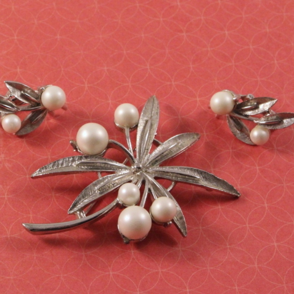 Emmons "White Olive" Pin / Brooch and Clip Earrings - Vintage 1964